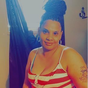 Meet your Posher, Tee